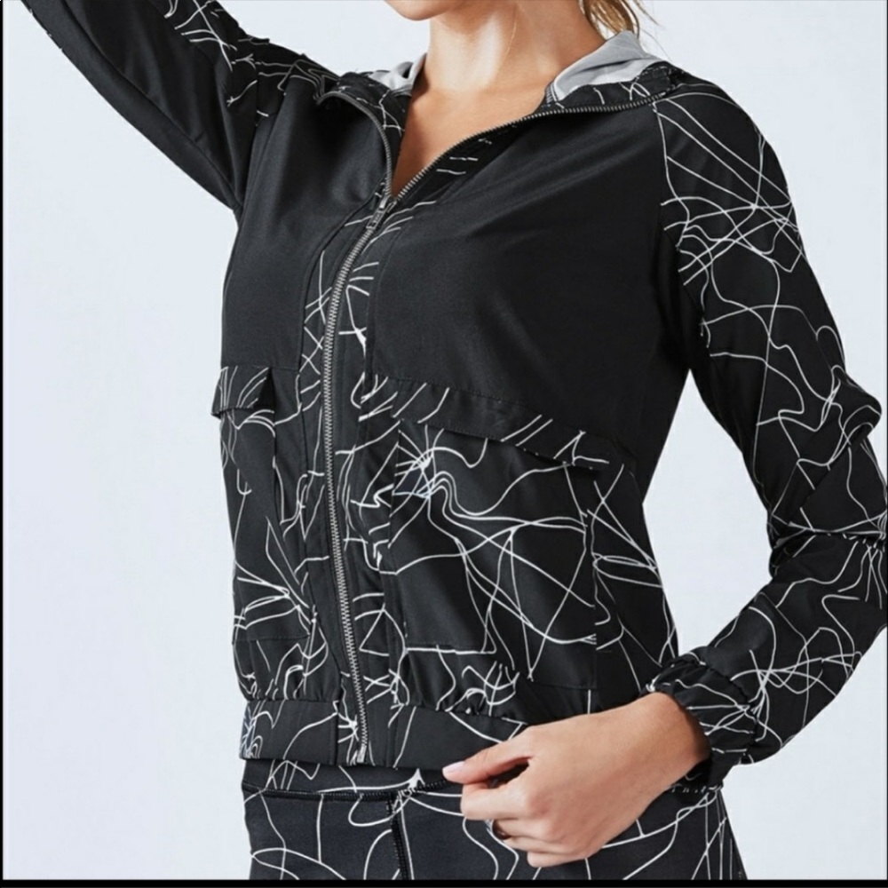 Fabletics black & white lightweight hooded jacket